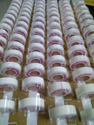 A cara do controle do óleo de Kryolan pulveriza a única fundação impermeável da composição